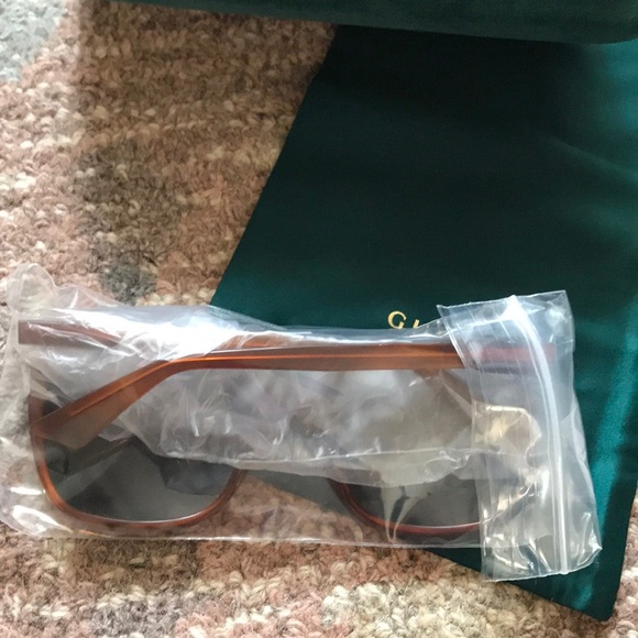 🆕Gucci Sunglasses. No offers. - Picture 10 of 15